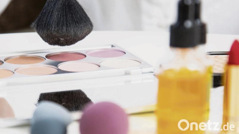 Eine 15-Jährige hat Kosmetik aus einer Drogerie mitgehen lassen - ist dabei aber ertappt worden. Bild: agentur_dpa