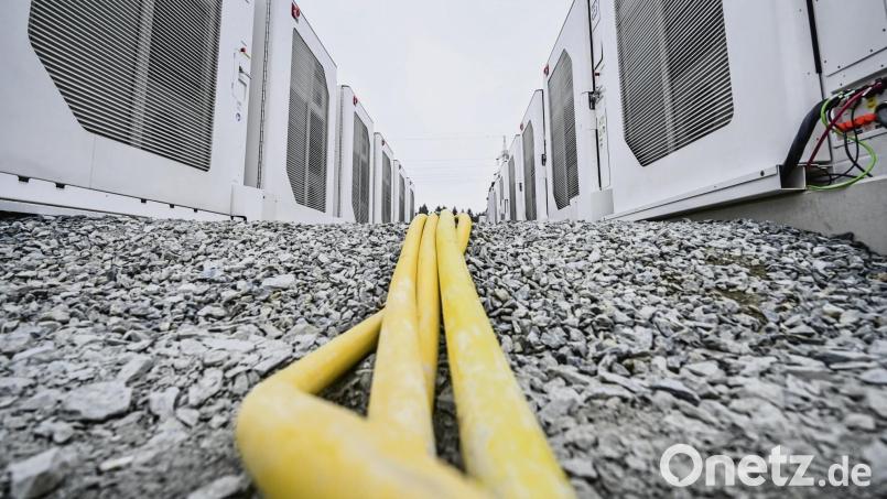 Dicke Kabel sind nötig, denn in Arzberg wird eine ganze Menge an Strom gespeichert. Bild: Florian Miedl