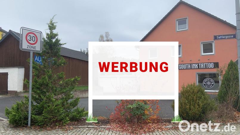 So in der Art könnte das Werbeplakat an der Neuen Amberger Straße in Grafenwöhr aussehen, wenn das Landratsamt zustimmt. Die Tafel wird nachts beleuchtet sein. Bildmontage: Stefanie Roth/Laura Fröhler