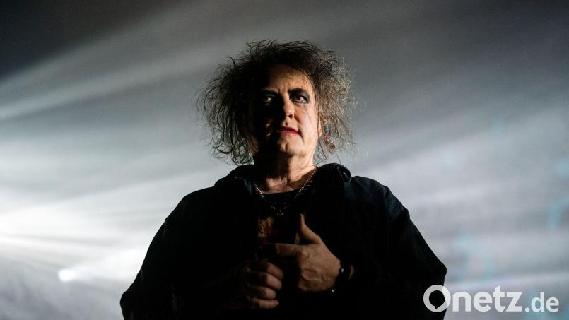 Die Band The Cure mit Frontmann Robert Smith hat Erfolg. Archivbild: Daniel Bockwoldt/dpa