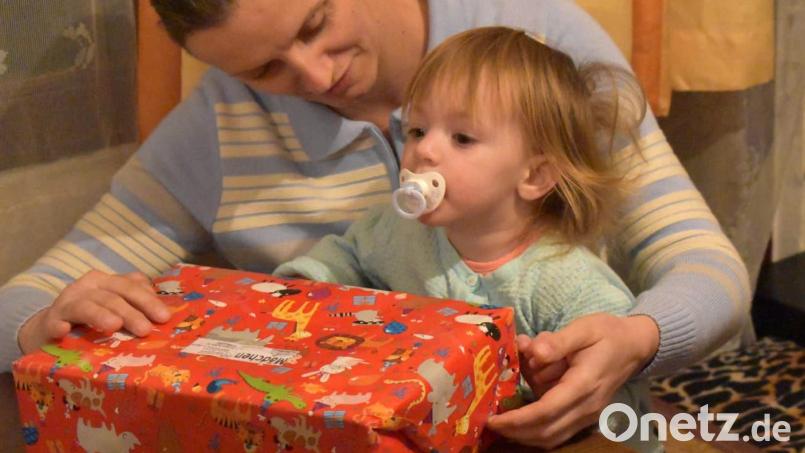 Weihnachten eine Freude machen. Dass möchte gerne die Hilfsaktion „Für das Leben und die Hoffnung“ mit ihrer Weihnachtspäckchenaktion erreichen. Daher bittet die Aktion um Weihnachtspäckchen für Kinder oder Familien. Bild: exb; Für das Leben und die Hoffnung/Hans Karl