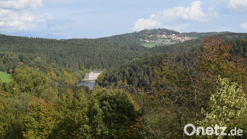Die Anhöhen östlich des Kraftwerkes Reisach wurden als Vorrangflächen für einen Windpark &quot;Kressau / Rabenleite&quot; definiert. Für zwei Windräder wurde das Bauleitverfahren eingeleitet. Am oberen Bildrand liegt Tännesberg. Bild: bnr