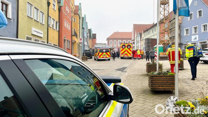 Bei dem Unfall wurden nach bisherigem Stand acht Personen verletzt, davon ein Kind. Bild: Gabi Schönberger