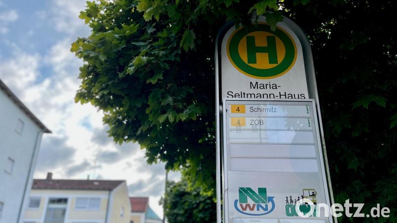 Die Haltestelle am Maria-Seltmann-Haus entfällt teilweise. Weidener sind nicht begeistert und üben bei der Bürgerversammlung Kritik. Bild: Gabi Schönberger