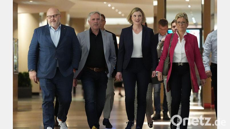 Nach 13-stündigen Verhandlungen haben sich Arbeitgeber und die IG Metall noch nicht geeinigt, wollen aber weiterverhandeln. Bild: Marcus Brandt/dpa