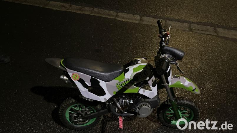 Die Polizei stoppte eine Achtjährige auf einem Pocketbike in Selb. Bild: Polizei Marktredwitz