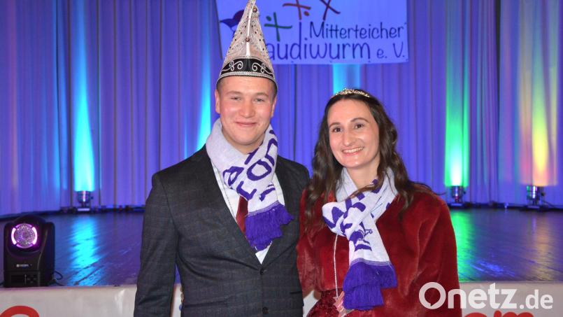 Annalena I. und Johannes I. sind das neue Prinzenpaar des Mitterteicher Gaudiwurms. Die beiden kommen aus Leonberg und sind auch privat seit mehr als drei Jahren ein Paar. Bild: jr