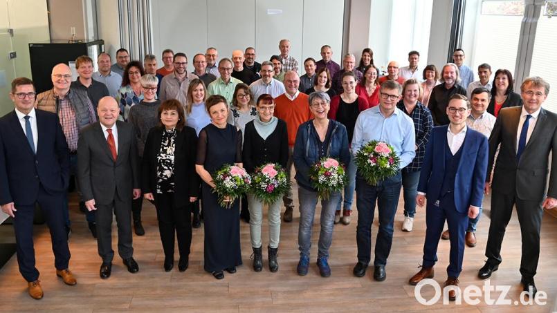 Der Flosser Autozulieferer Nexans ehrt 53 Mitarbeiter für ihre vielen Dienstjahre. Bild: Fotostudio Kraus/exb