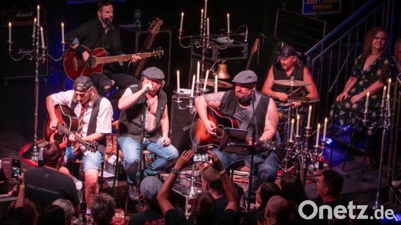 Musik- &amp; Kulturverein Oberpfalz präsentieren: AC/DX. Low Voltage Unplugged Bild: AC/DX. GbR  Zug &amp; Partner/exb