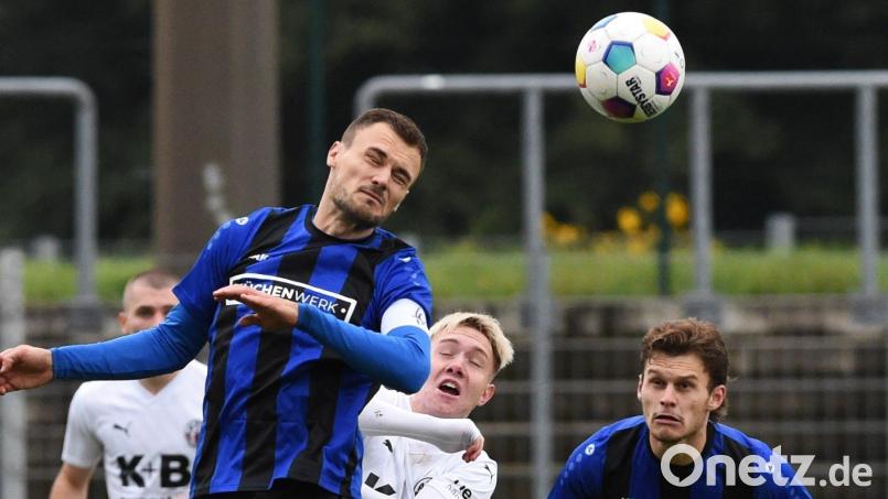 Kapitän Mauricio Göhlert (Beim Kopfball/Szene aus einem früheren Spiel) kehrt bei der SpVgg SV Weiden in die Mannschaft zurück. Bild: btg