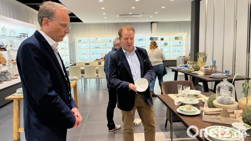 Bayerns DGB-Boss Bernhard Stiedl (links) und BHS-Chef Philipp Diekmann in Weiden. Bild: Gabi Schönberger