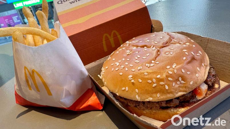 US-Behörden vermuten Zwiebeln in einem bestimmten Burger hinter dem Ausbruch. (Archivbild) Bild: Richard Drew/AP/dpa