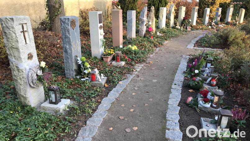 Unverändert bleiben die meisten der Gebühren für den Hahnbacher Friedhof. Die Urnenstelen erfreuen sich hier zunehmender Beliebtheit. Bild: mma