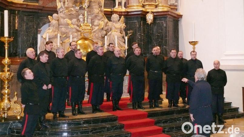Sakrale Gesänge, klassische Werke und bekannte Weihnachtslieder singt der Don-Kosaken-Chor Serge Jaroff. Bild: Koch/exb