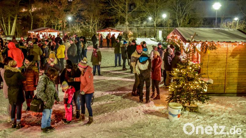 Zur Friedenfelser Dorfweihnacht kamen in den vergangenen beiden Jahren viele Gäste. Schnee sorgte 2022 für eine besondere Atmosphäre. Archivbild: bsc