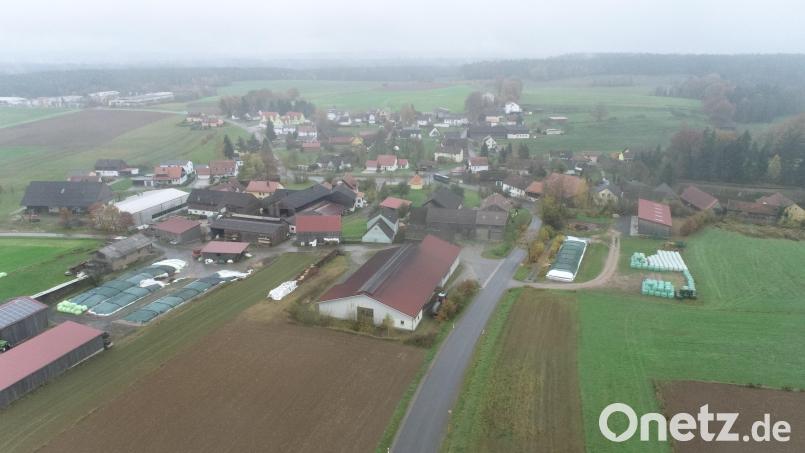 Bei der Festsetzung der Grundsteuern ab 1. Januar 2025 fallen die Wohngebäude bei landwirtschaftlichen Anwesen nicht mehr unter den Begriff &quot;landwirtschaftliche Grundstücke&quot;, was auch im Ortsteil Meerbodenreuth zutreffen kann. Bild: bey
