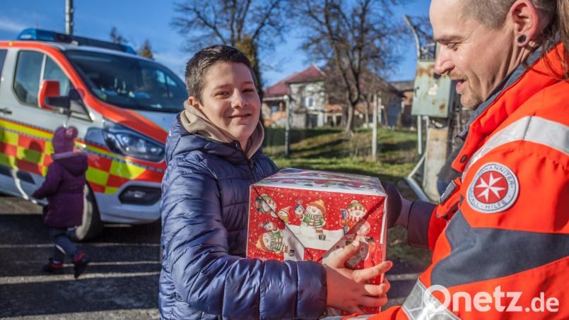 Auch in diesem Jahr sammeln die Johanniter Weihnachtstrucker Päckchen für Kinder und Familien in Rumänien. Auch Bürger aus Pleystein und Georgenberg helfen mit. Bild: Marcel Kohler / Johanniter Weihnachtstrucker