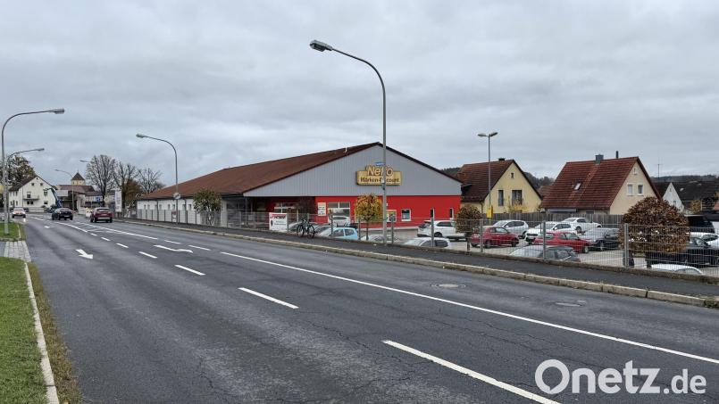 Auf dem Grund des alten Netto-Marktes könnte die bislang schnurgerade Hauptstrasse verschränkt werden. Bild: mgo