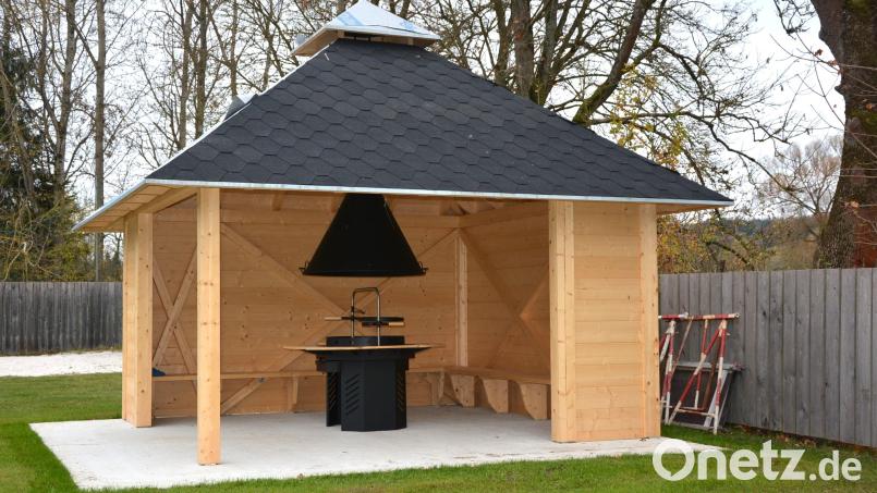 Der Bau eines wettergeschützten Grillhäuschens an einer Freizeitanlage in Pechbrunn ist eines von zwölf Kleinprojekten, für die Mittel aus dem Regionalbudget 2024 der Ikom Stiftland flossen. Bild: jr