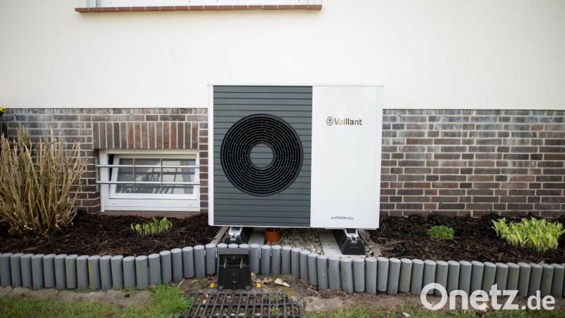 Eigenheimbesitzer, die ihre Heizungsanlage von Öl oder Gas auf eine Wärmepumpe umgestellt haben, sollen sich beim Zentrum für erneuerbare Energien und Nachhaltigkeit (ZEN) melden. Symbolbild: Daniel Reinhardt/dpa