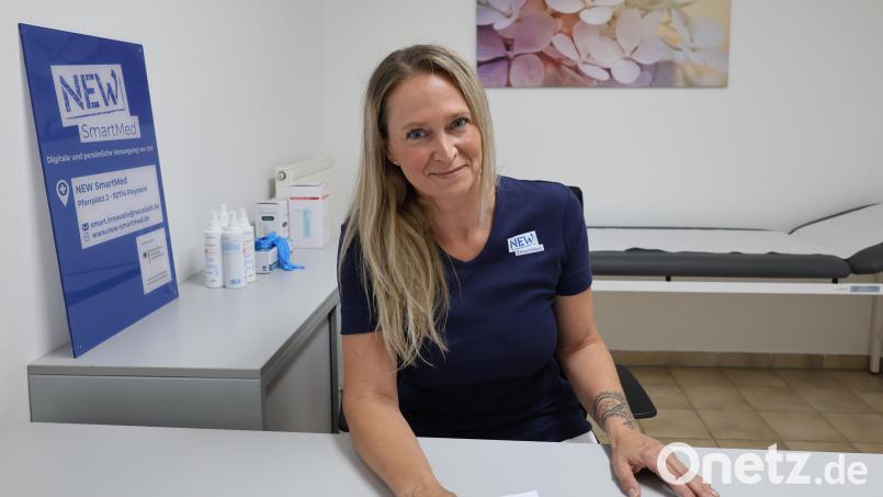 Die medizinische Fachangestellte Birgit Lanzl in der &quot;NEW SmartMed&quot;-Praxis in Pleystein. Sie ist das Gesicht des Projekts. Bild: Landratsamt Neustadt a.d.Waldnaab / Sabrina Winderl