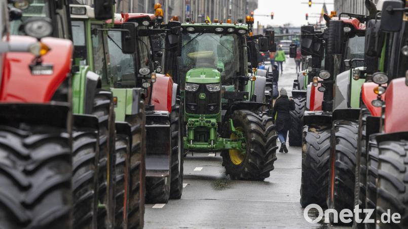 Landwirte demonstrieren am Mittwoch mit einer Protestfahrt bis nach Mittelfranken. Symbolbild: Nicolas Maeterlinck/dpa