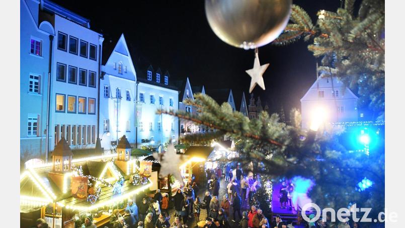 Eisbahn, tolle Events und zahlreiche Bands und Künstler: Die Besucher dürfen sich auf den Christkindlmarkt in Weiden freuen. Bild: Gabi Schönberger