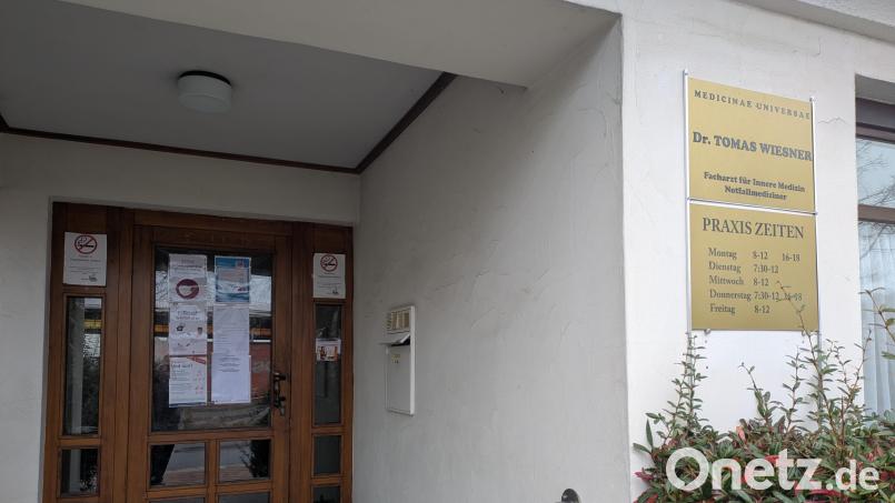 Die Praxis von Dr. Tomáš Wiesner in der Josef-Wiesnet-Straße in Waldsassen ist seit einigen Tagen geschlossen – aber nur vorübergehend, so der Arzt im Gespräch mit Oberpfalz-Medien. Bild: pz