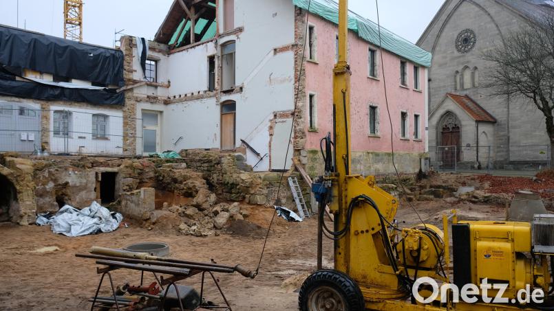Im Spannungsfeld zwischen den Interessen der Stadt und der Archäologie &quot;buddeln&quot; derzeit Experten der Bodendenkmalpflege im Grafenwöhrer Untergrund nach Zeugnissen vergangener Epochen. Bild: do
