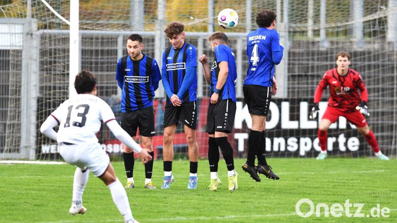 &quot;Küchenwerk&quot; prangt auf der Brust der SpVgg-SV-Trikots. Es handelt sich dabei um ein Tochterunternehmen der Ziegler Holding. Bild: G. Büttner
