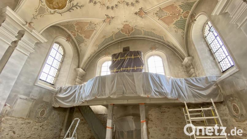Kirchenrenovierung - um solche Dinge kümmert sich die Kirchenverwaltung. Das Bild entstand im Sommer 2023 in der Pfarrkirche St. Walburga in Lintach. Bild: gri