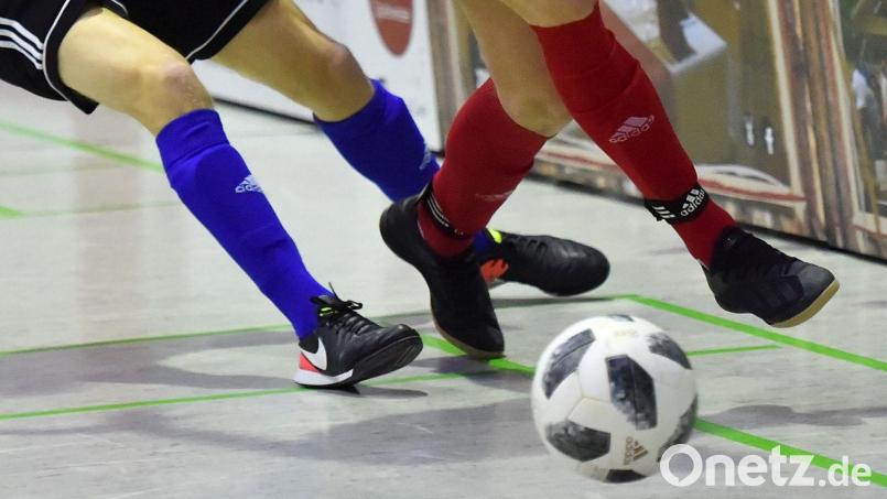 Für das Hallenfußball-Turnier in Weiden wurden jetzt die Gruppen ausgelost. Archivbild: af