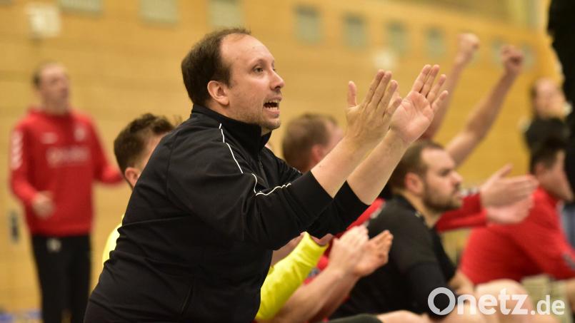 Trainer Daniel Duscher und die Herren der HSG Nabburg/Schwarzenfeld brauchen gegen die SG Regensburg II unbedingt die Punkte. Bild: ham
