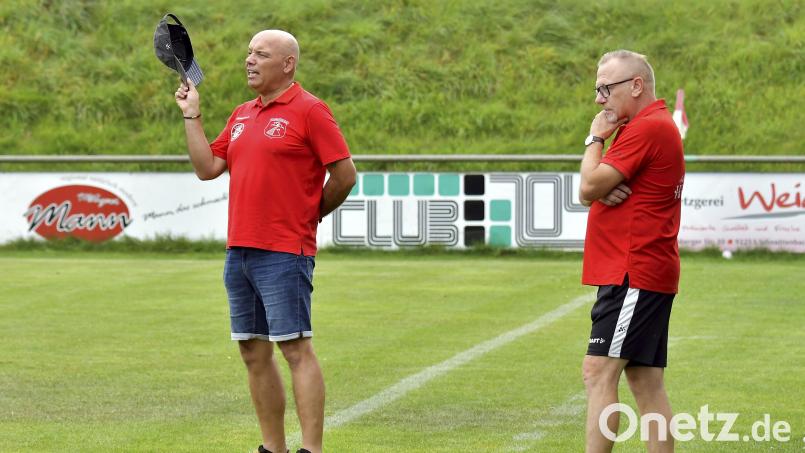 Oliver Lassmann (links) und Christian Helleder (rechts) sind ab sofort nicht mehr Trainer des TuS/WE Hirschau. Archivbild: Hubert Ziegler