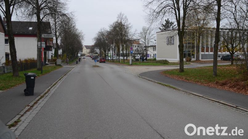 Die breiten Gehwege in der Hauptstraße sollten auch für Radfahrer freigegeben werden, wie es in der Bürgerversammlung hieß. Bild: ak