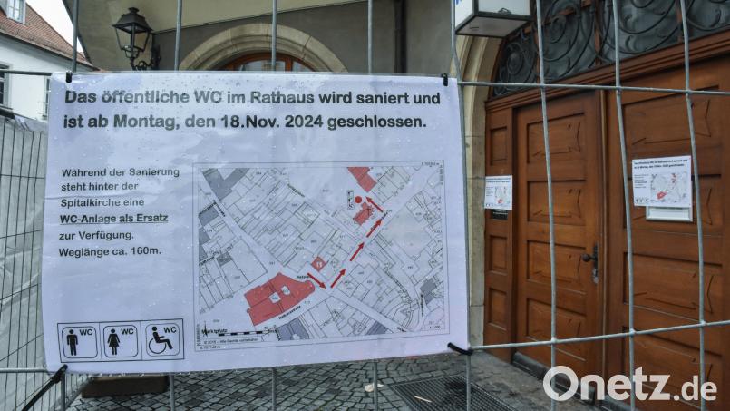 Die öffentlichen Toiletten am Hallplatz in Amberg sind gesperrt. Bild: Stephan Huber
