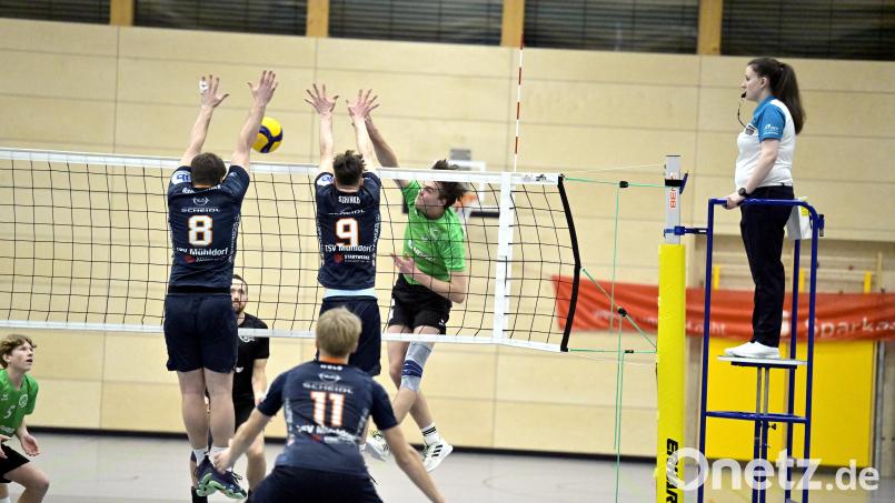 Der Amberger Johannes Helm (rechts hinten) vom VC/DJK Amberg entwickelt sich auf Außen in dieser Saison zu einem der stärksten Angreifer der Liga. Archivbild: Hubert Ziegler