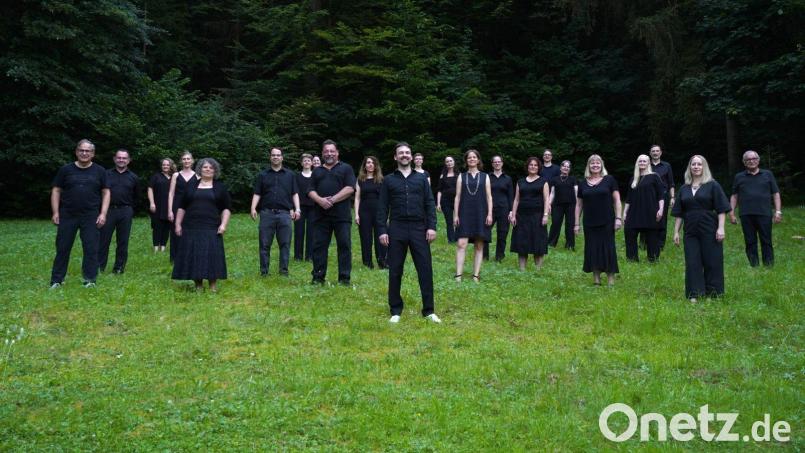 Zur emotionalen Einstimmung auf das Weihnachtsfest bietet Deliverance unter dem Motto „Nevertheless, let it shine“ eine bewegende Mischung aus adventlichen und weihnachtlichen Gospels, Traditionals und besinnlichen Balladen dar. Bild: Dieter Popp/exb