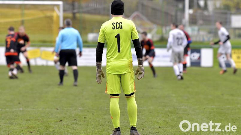 Für den SC Germania (hier im letzten Spiel des Jahres gegen den SV Schmidmühlen II) gab es in der bisherigen Saison in der Kreisklasse Süd nur ganz selten auf die Mütze. Bild: Hubert Ziegler