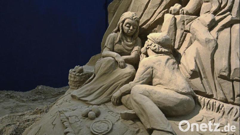 Bis Anfang Februar 2025 ist die Sandkrippe in Lignano Sabbiadoro zu besichtigen. Die „Presepe di sabbia“ ist die berühmteste Sandkrippe Italiens. Bild: Francesco Tecchio/Lignano Sabbiadoro/dpa