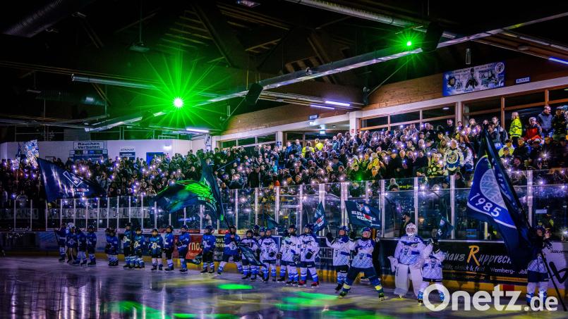 Die Blue Devils Weiden und der 1. EV Weiden benötigen 1,3 Millionen Euro, um das Eishockey in Weiden am Leben erhalten zu können. Bild: Tobias Neubert
