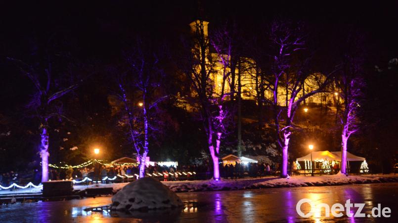 Zum Adventsmarkt am Samstag, 7. Dezember, erwartet die Besucher am Stadtweiher märchenhafte Atmosphäre. Bild: bey