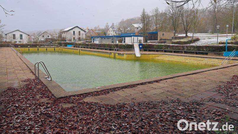 Wie es mit dem Friedenfelser Freibad weitergeht, blieb in der jüngsten Gemeinderatssitzung offen. Einen Umbau zu einem Naturbad kann die Kommune laut Bürgermeister derzeit finanziell nicht stemmen. Bild: bsc