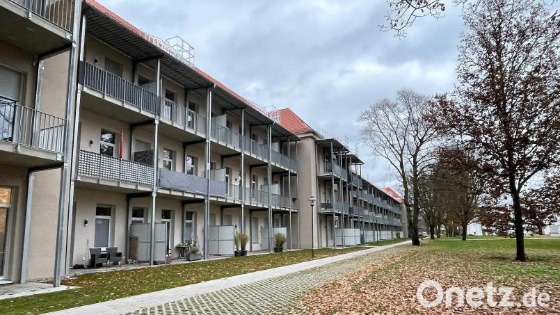 Nach langem Hoffen und Bangen sind die 119 Wohnungen im alten Bettenhaus des ehemaligen Amberger Bundeswehrkrankenhaus jetzt fertiggestellt und bewohnt. Bild: Susanne Schwab