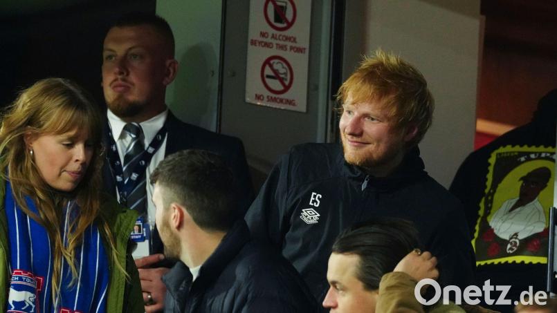 Popstar Ed Sheeran ist seit August Minderheitseigner bei Ipswich Town. Bild: Dave Shopland/AP