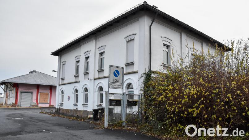 Das Gebäude in der Schlachthausstraße 55 in Amberg gehört zu dem Areal, das von den Blockhelden zum Bau einer Boulderhalle erworben wurde. Das Wohnhaus wird jetzt verkauft. Bild: Stephan Huber