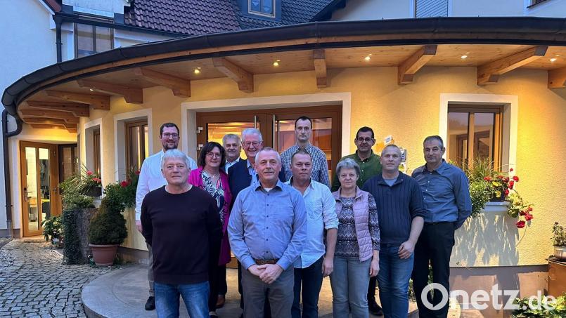 von links: Philipp Lukas, Bernhard Seer, Elisabeth Lukas, Josef Lukas, Werner Lukas, Peter Lukas, Artur Koller, Reinhold Ertl, Monika Dobmeier, Peter Schwabl, Christian Landgraf, Alfred Karl Bild: Angelika Lukas