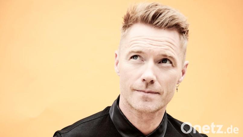 Ronan Keatings Musikkarriere begann 1994 mit der Boyband Boyzone. Seit vielen Jahren ist er auch als Solokünstler unterwegs. Am Samstag, 2. August 2025, gibt er ein Open-Air-Konzert im Schlosspark in Schwarzenfeld. Bild: Ray Burmiston/exb