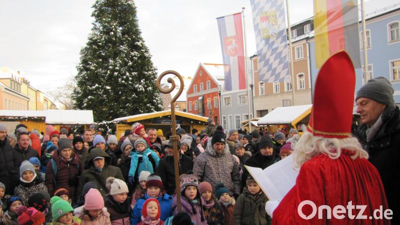 Wegen des Weihnachtsmarktes in Hirschau fahren die Buslinien 455 und 463 am 1. Adventswochenende nicht durch die Innenstadt. Archivbild: Josef Birner