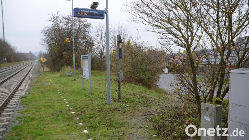 Die Gemeinde baut auf eigene Kosten den Zugang zum Bahnsteig auf Haidenaaber Seite mittels Rampe barrierefrei aus. Bild: ak